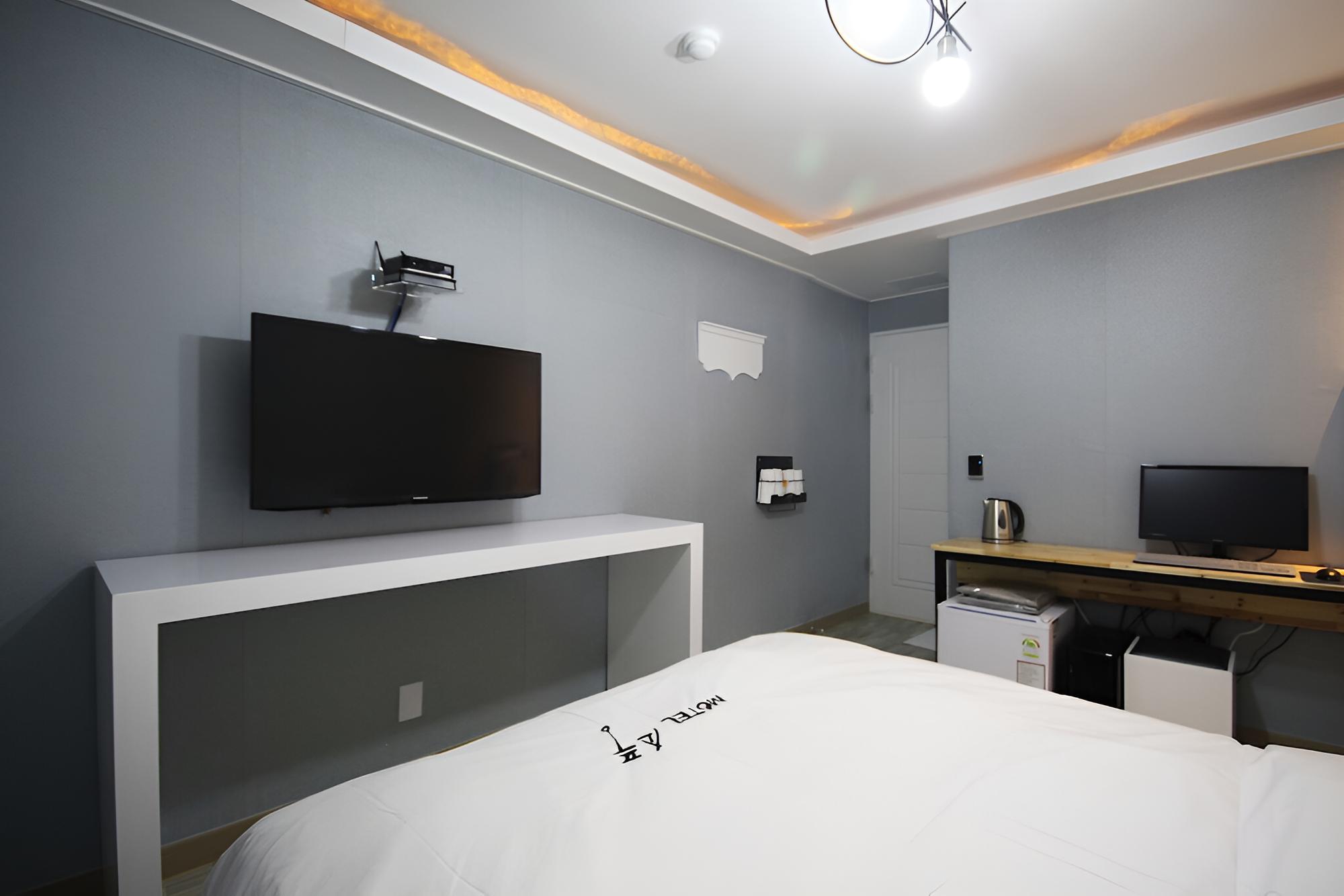 Room (Standard Room) - Photo 18