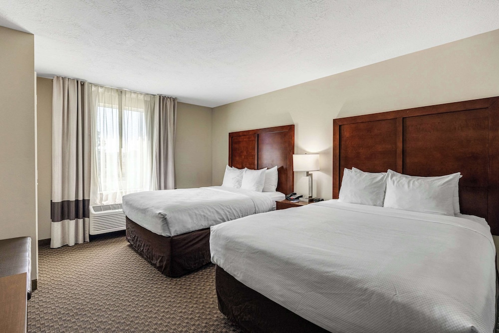 Suite, Multiple Beds, Non Smoking - Photo 1