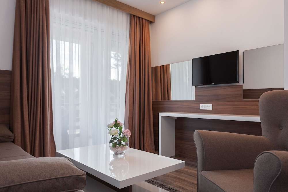Deluxe Suite, 2 Bedrooms, Terrace