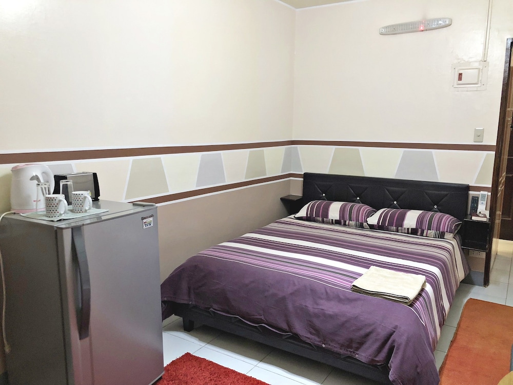 Deluxe Room, 1 Queen Bed, Non Smoking photo 2