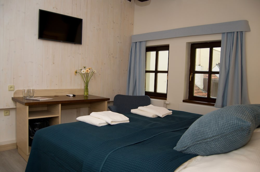 Standard Double or Twin Room - Photo 2
