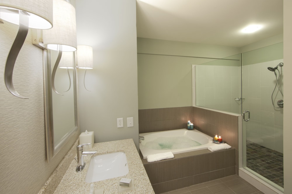 Suite, 1 Bedroom (with Living Area) - Photo 9