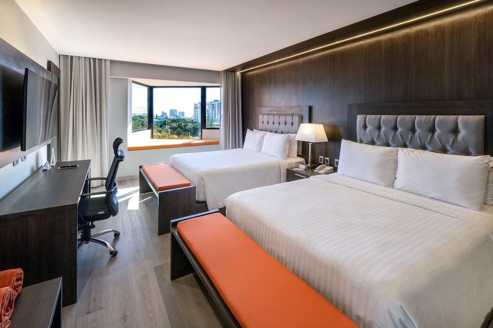 Deluxe Studio Suite, 1 Bedroom, Hot Tub, Partial Ocean View
