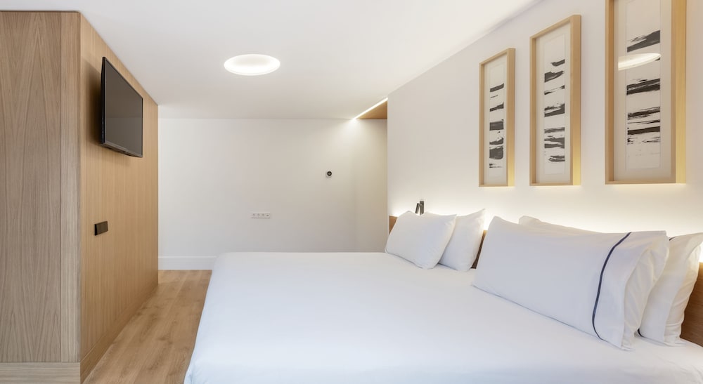 Deluxe Double Room, City View