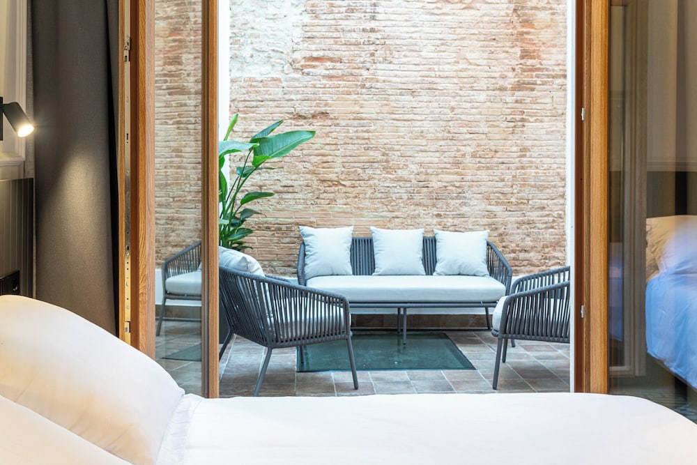 Deluxe Double Room, Patio, Courtyard View