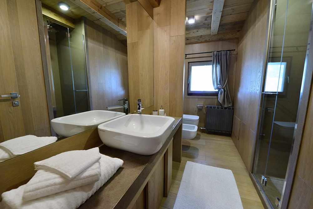 Suite (Marron Glace) photo 2