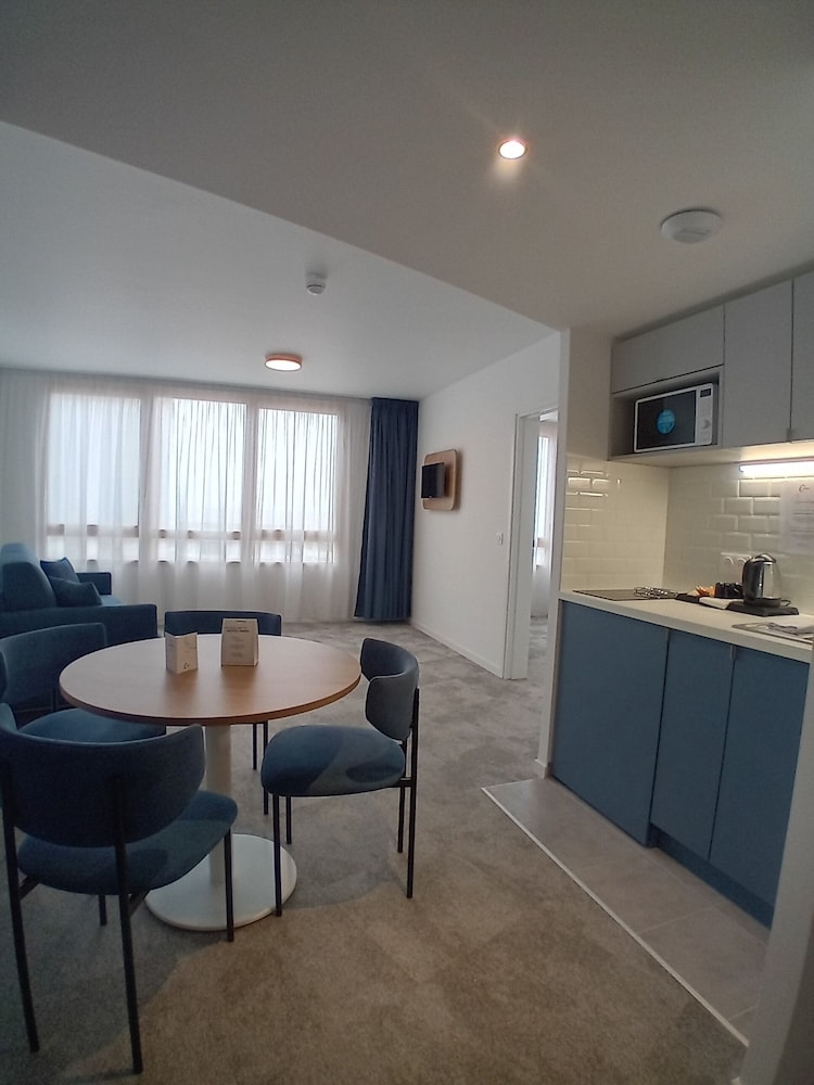 Family Apartment, 1 Bedroom - Photo 2