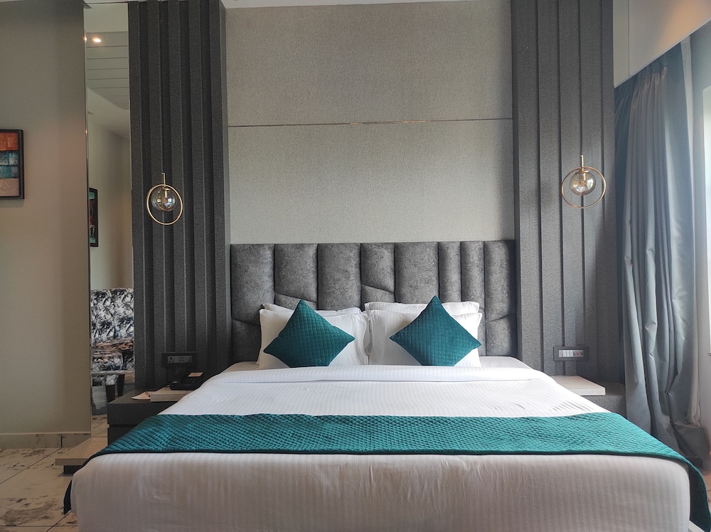 Premium Room - Photo 8