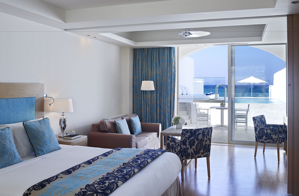 Spa Suite Seafront with Private Heated Pool