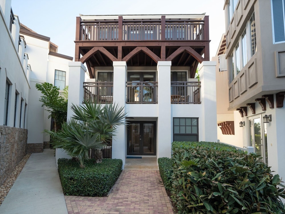 Townhome, Pool View photo 1
