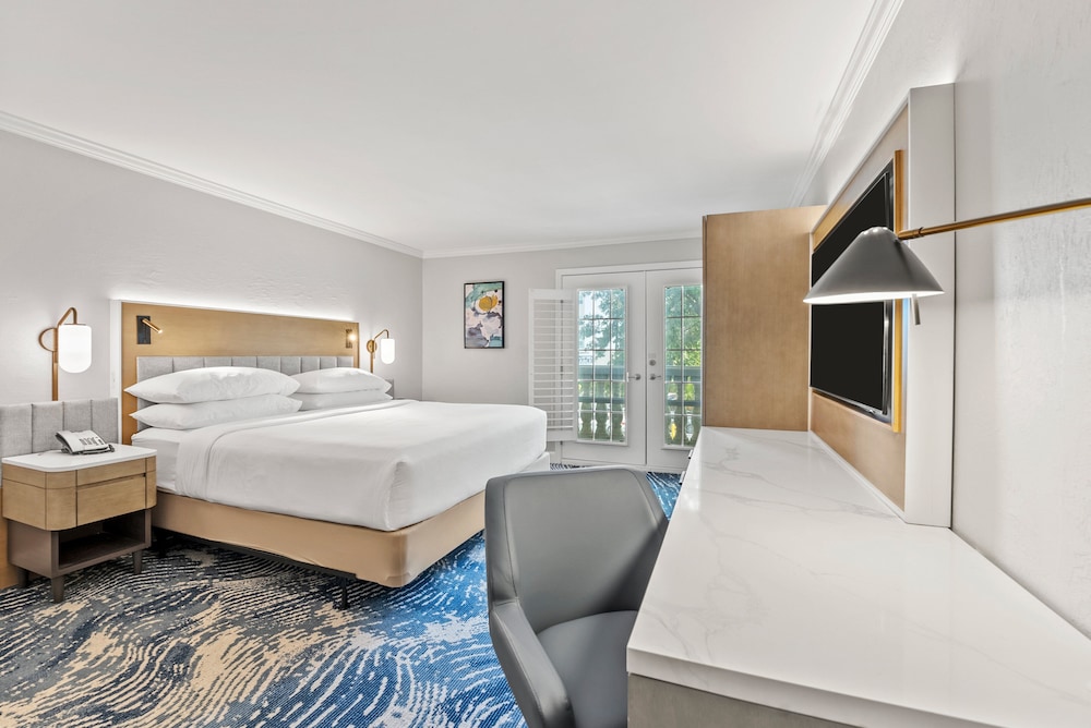 Standard Room, 1 King Bed, Accessible (Mobility, Roll-In Shower)