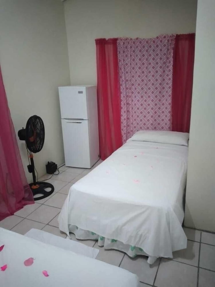 Basic Triple Room, 1 Bedroom photo 2