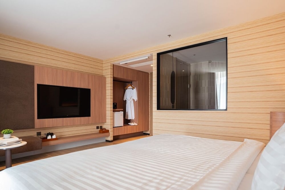 Deluxe Twin Room, 1 Bedroom, Non Smoking, Balcony photo 3