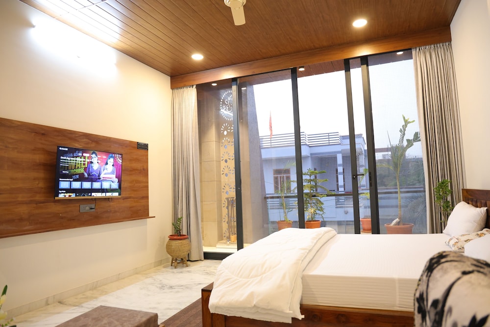Luxury Studio Suite, City View photo 1