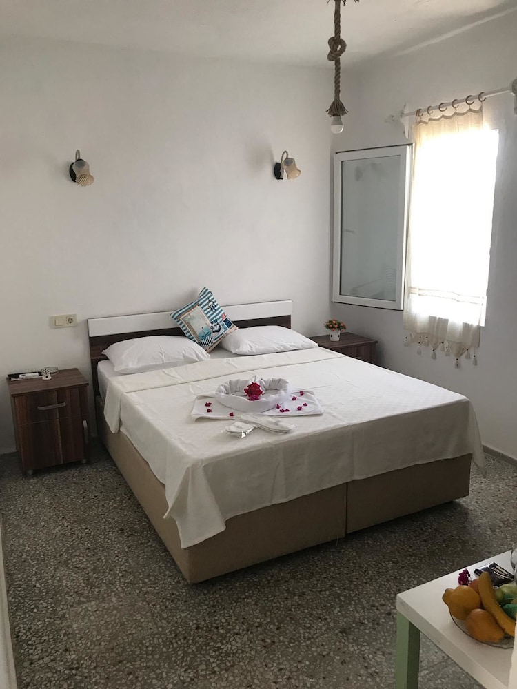 Standard Double Room - Photo 17