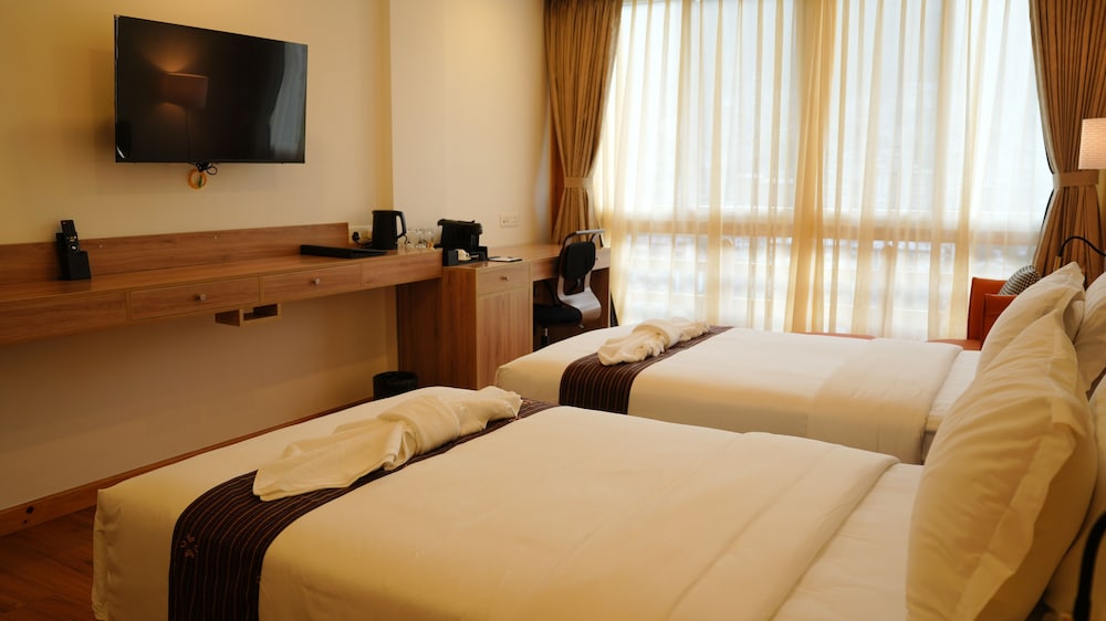 Deluxe Twin Room, 2 Twin Beds, Balcony, City View