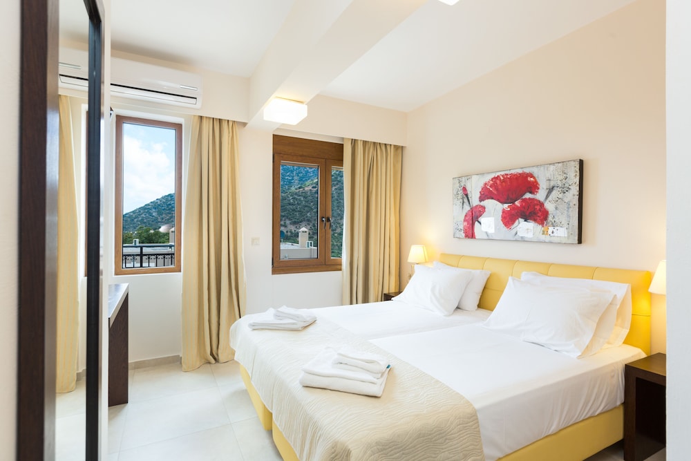 Three-Bedroom Villa - Split Level photo 1