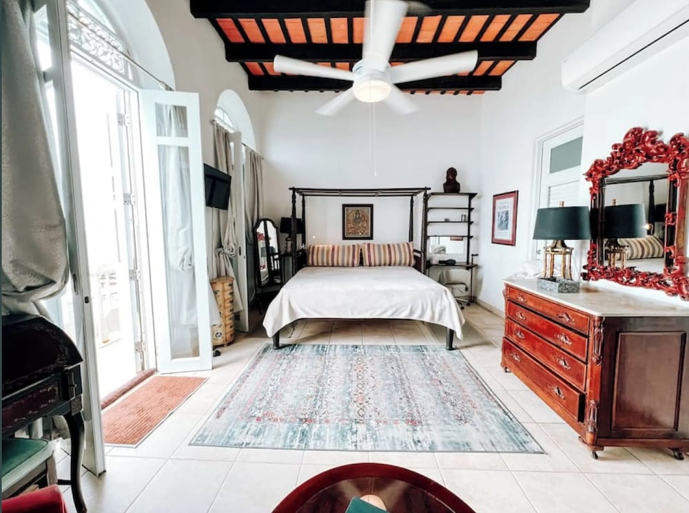 Whole House With Ocean View (Is In 268 Norzagaray, San Juan Pr)