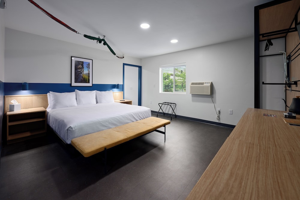 Suite, Multiple Beds, Mountain View (Family Room)