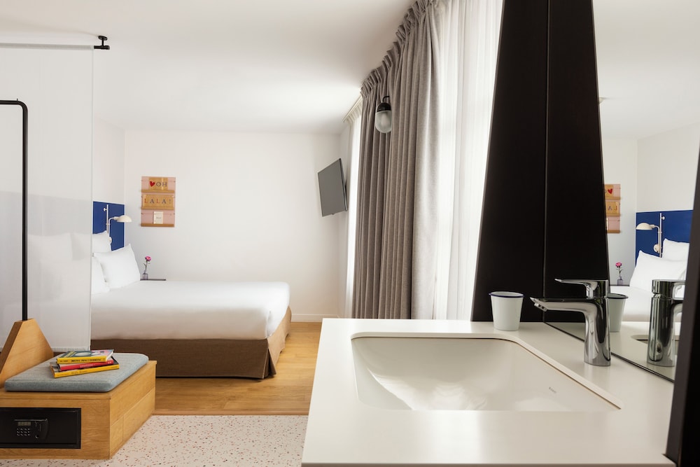 Double or Twin Room, Courtyard View (no elevator) photo 1