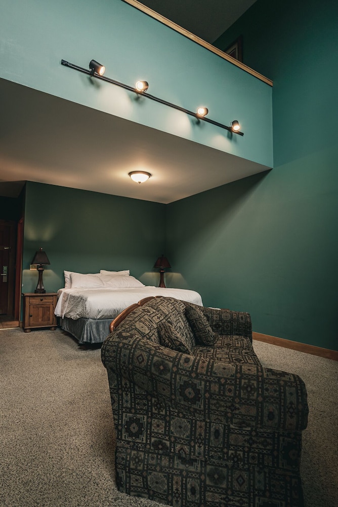 Premium Suite, Multiple Beds, Fireplace, Mountain View (15)