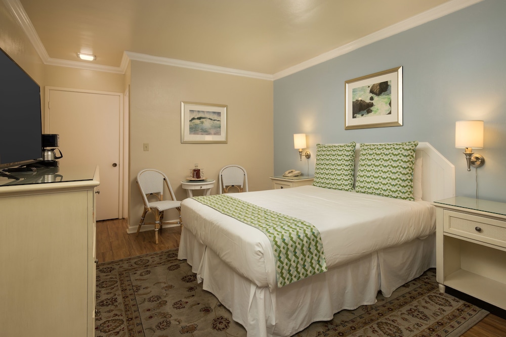 Basic Room, 1 Queen Bed photo 2