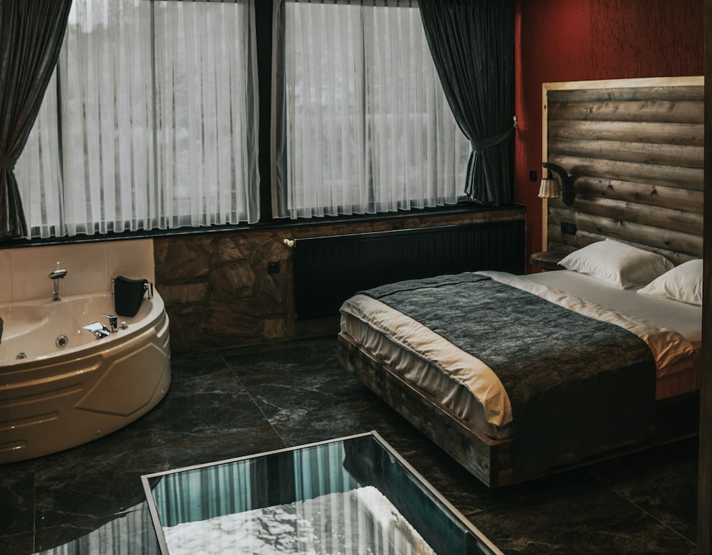 Luxury Room, 1 King Bed, Mountain View photo 1