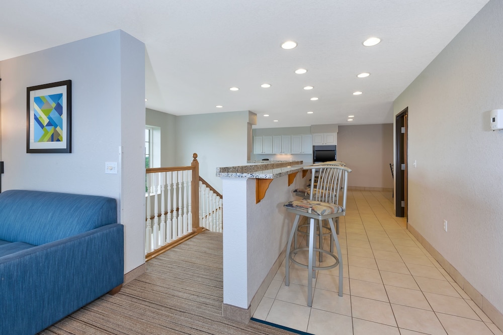 Suite, Penthouse, 2 King Bedrooms, Jetted Tub, Full Kitchen (Valley View) - Photo 4