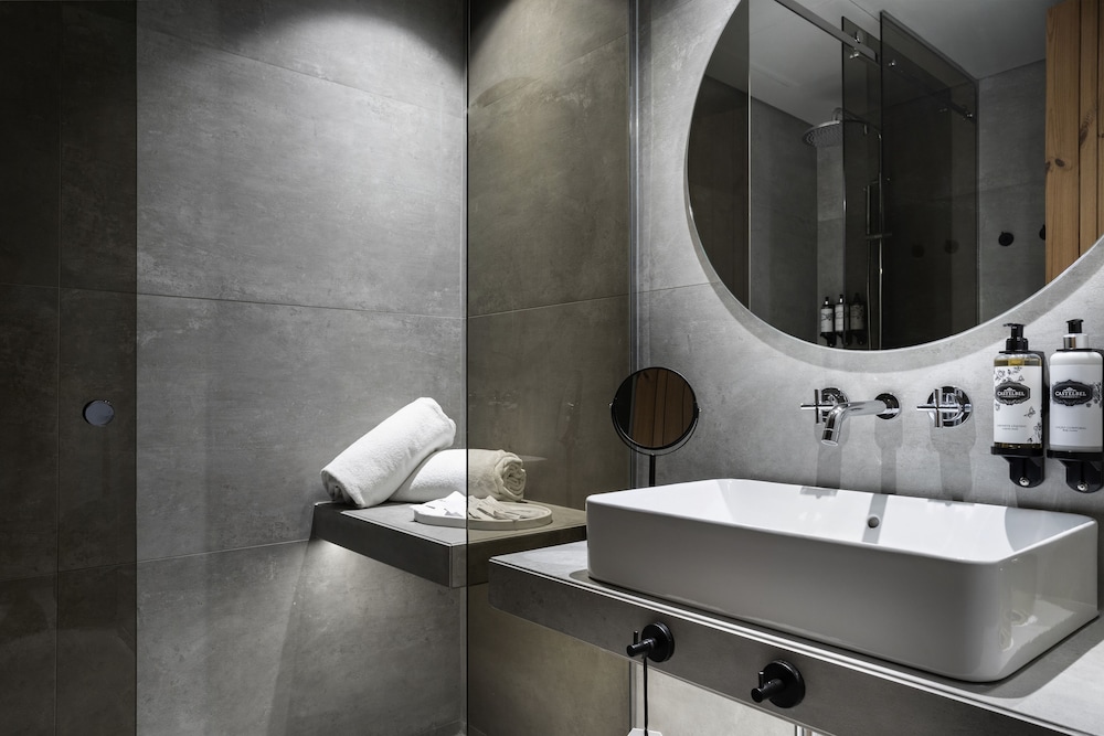 Double Room (Custom) - Photo 11