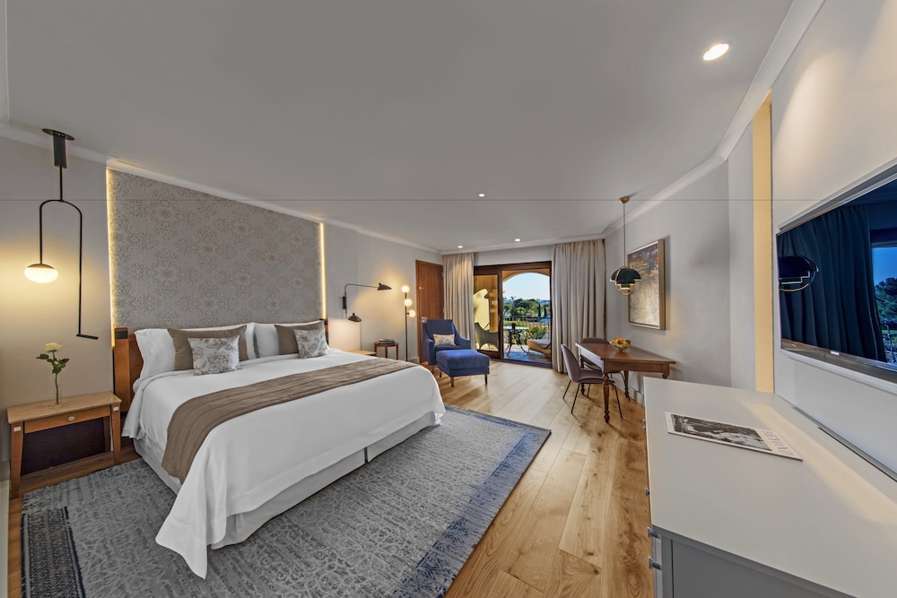 Grand Deluxe Room, 1 King Bed, Sea View