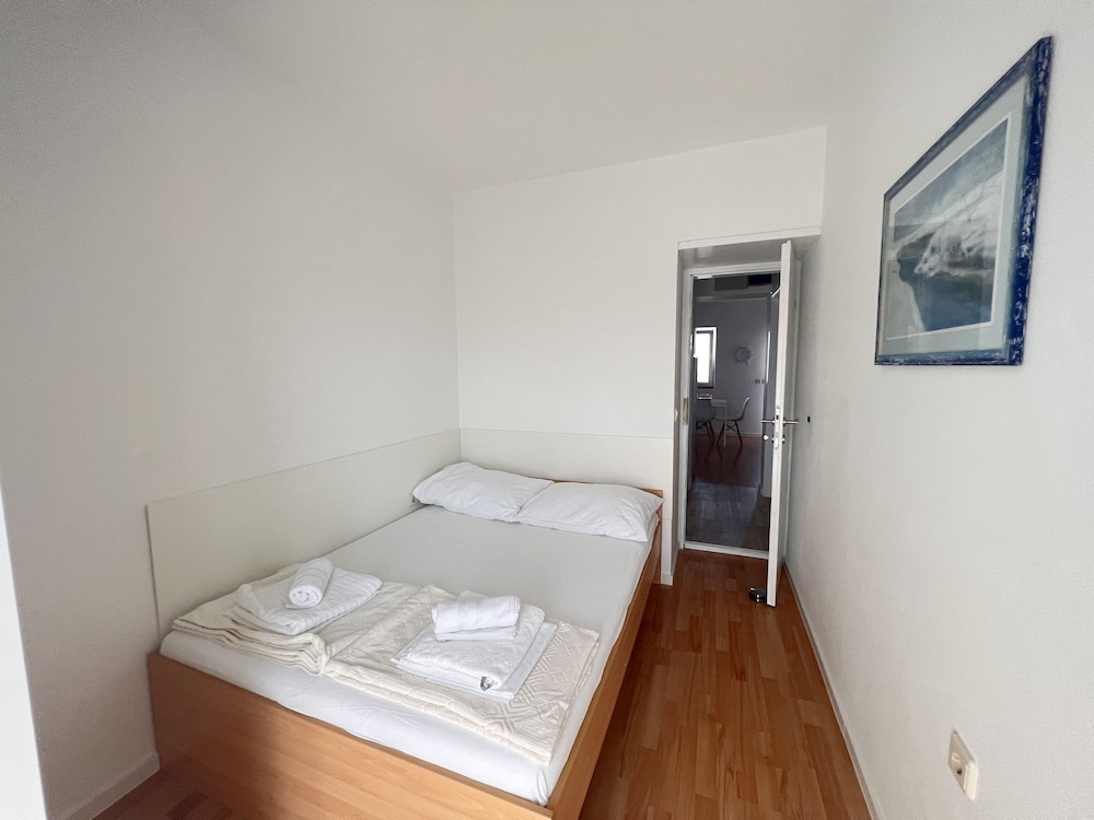 Apartment (A2)