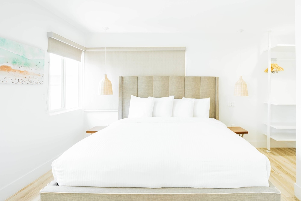 Deluxe Room, 1 King Bed, Non Smoking - Photo 14