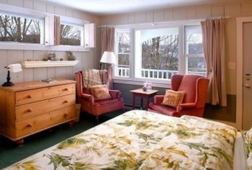 Evergreen Room