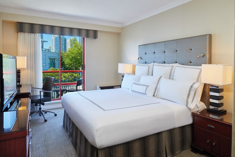 Premium Room, 1 King Bed, Balcony