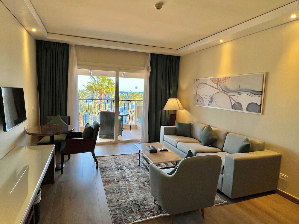 Suite, 1 Bedroom (Sea Front) - Photo 7