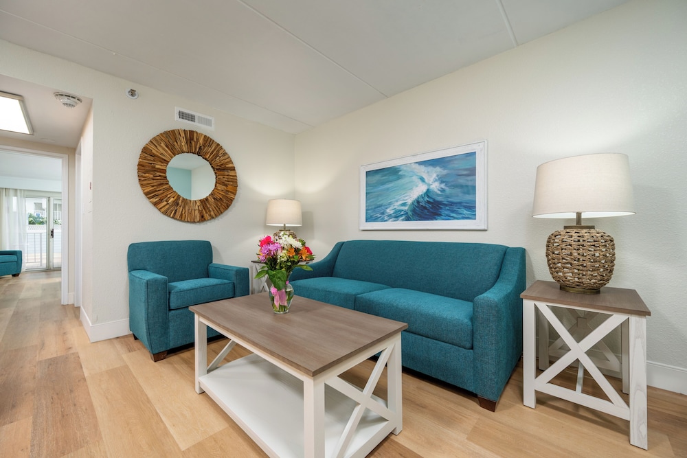 Suite, 2 Queen Beds, Pool View - Photo 4