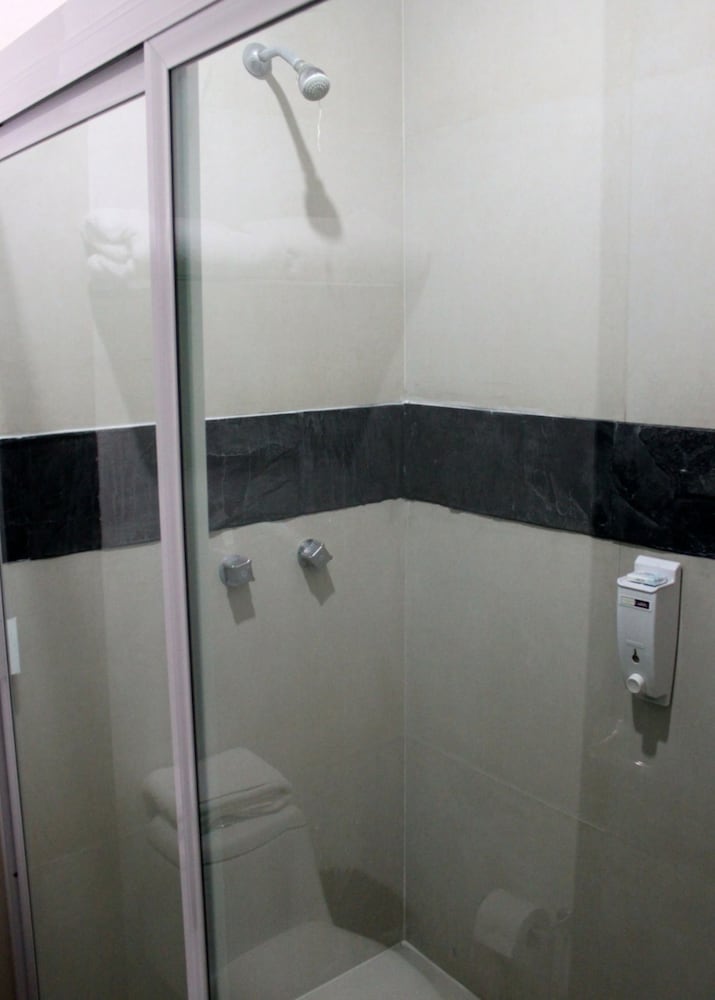 Business Room, 2 Double Beds, Accessible, Non Smoking photo 3