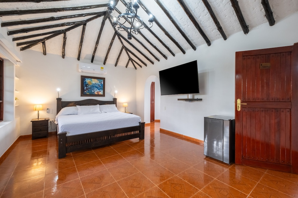Deluxe Suite, Balcony, Pool View photo 1