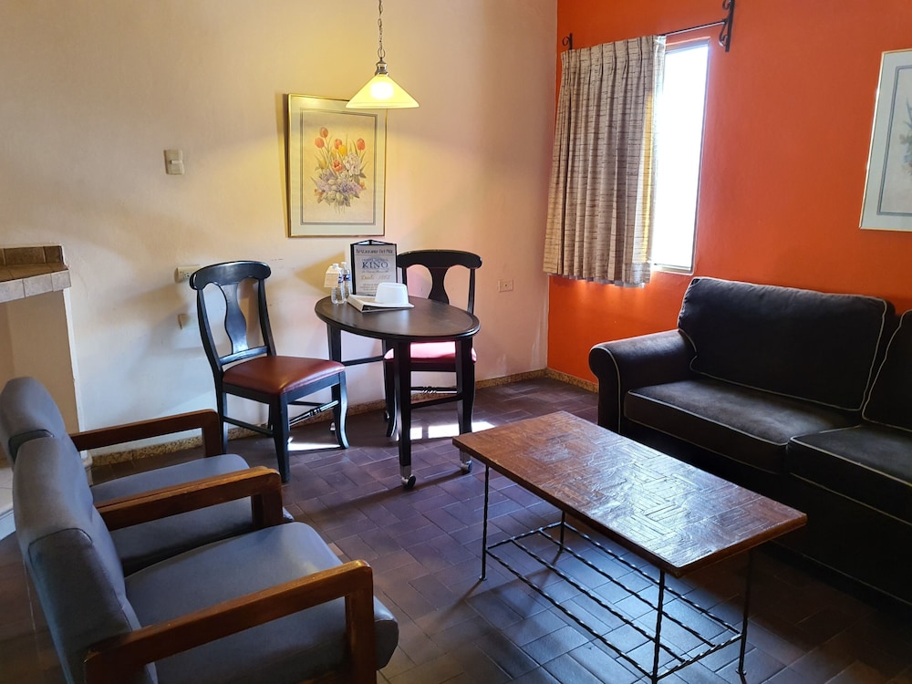 Executive Suite - Photo 7
