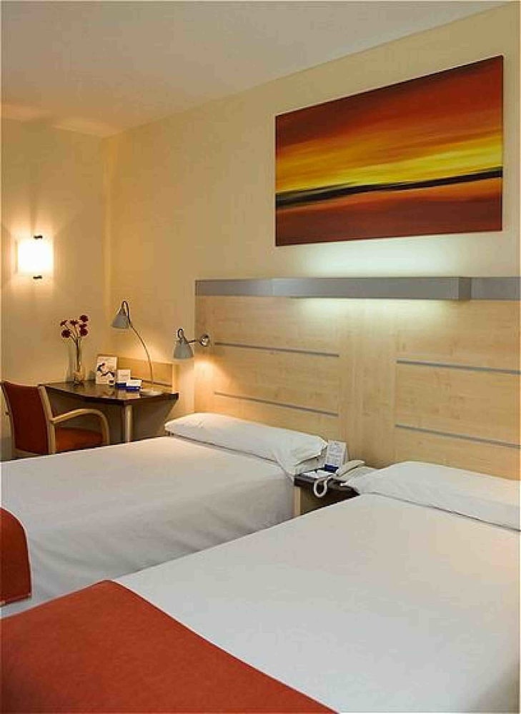Standard Room (Free Breakfast) - Photo 2