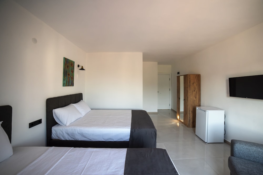 Comfort Triple Room, Patio - Photo 2