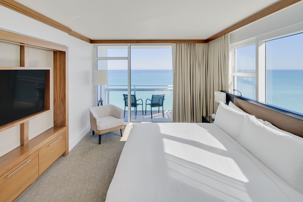 Luxury Apartment, 2 Bedrooms, 2 Bathrooms, Oceanfront (Corner, Balcony, 1 King 2 Queens) photo 1