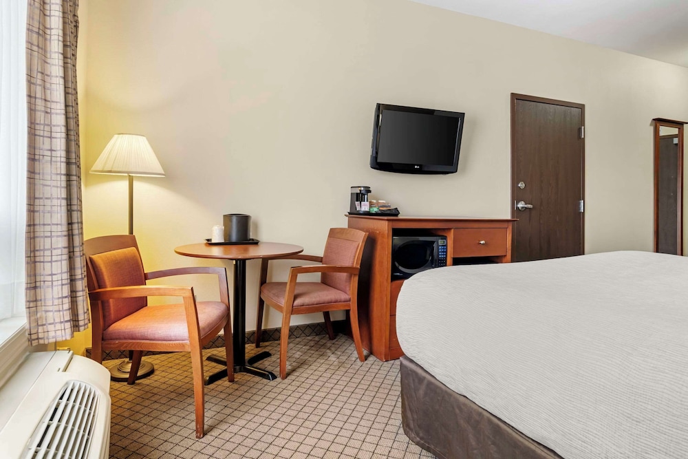 Accessible Queen Room, Non-Smoking - Photo 3