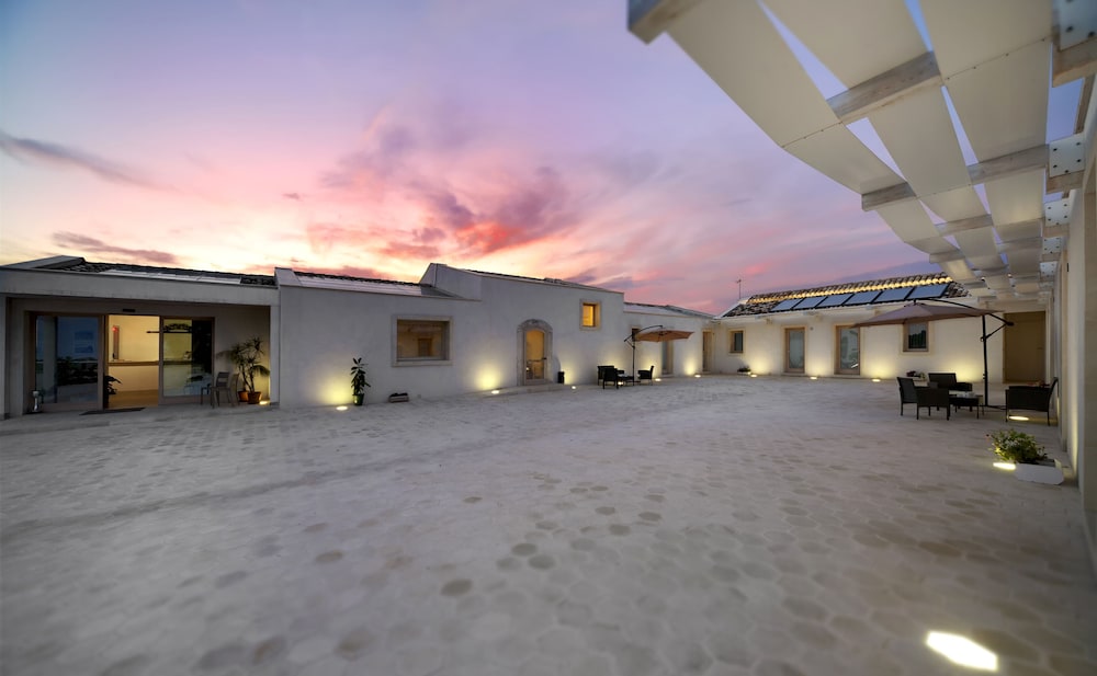 Family Quadruple Room, Private Bathroom, Courtyard View photo 3
