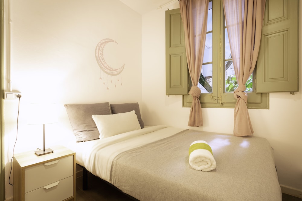 Single Room, Shared Bathroom
