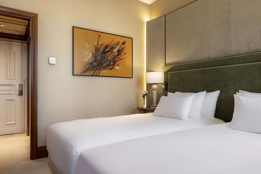 Deluxe Room thumbnail 5