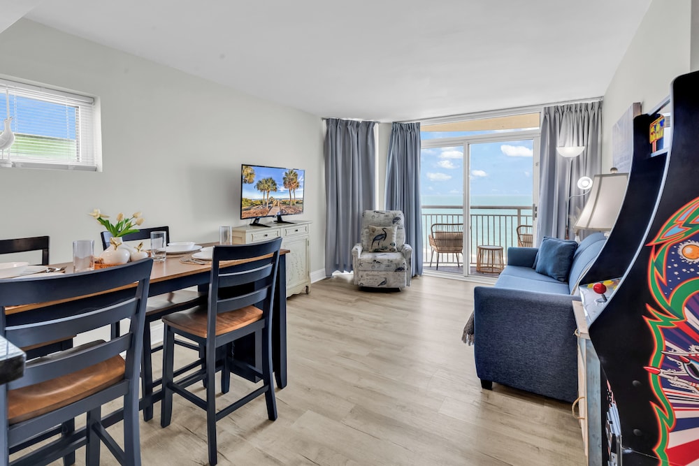 Exclusive Condo, 2 Bedrooms, Balcony, Beach View