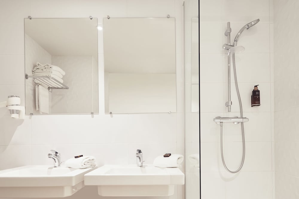 Standard Twin Room - Photo 4