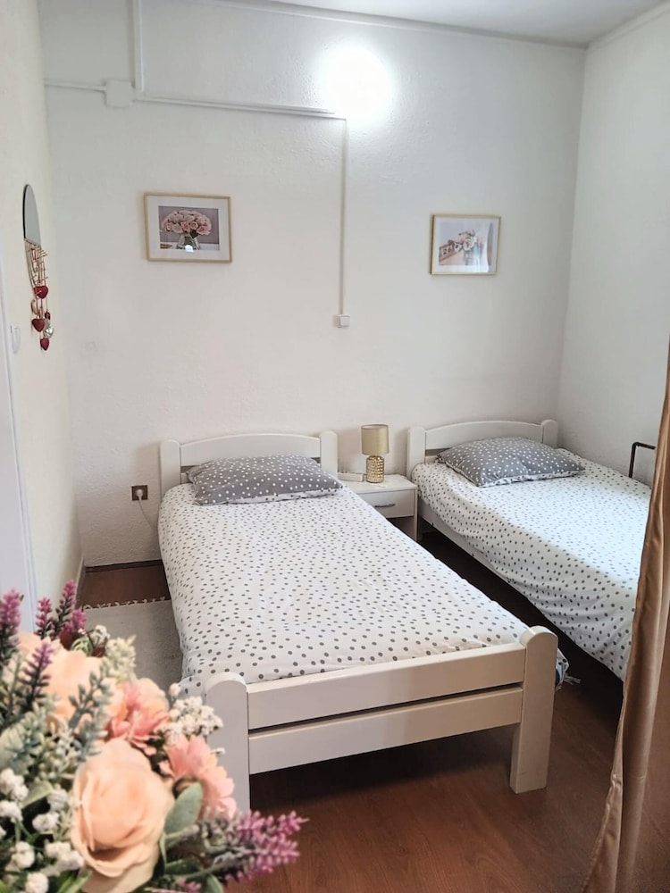Studio (Studio Apartment)