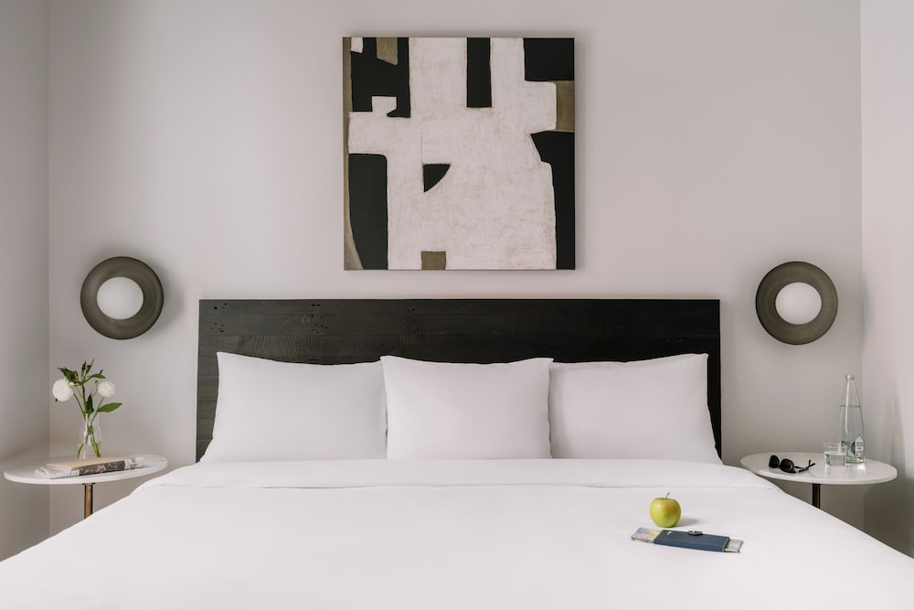 Deluxe Room, 1 King Bed With Sofa Bed